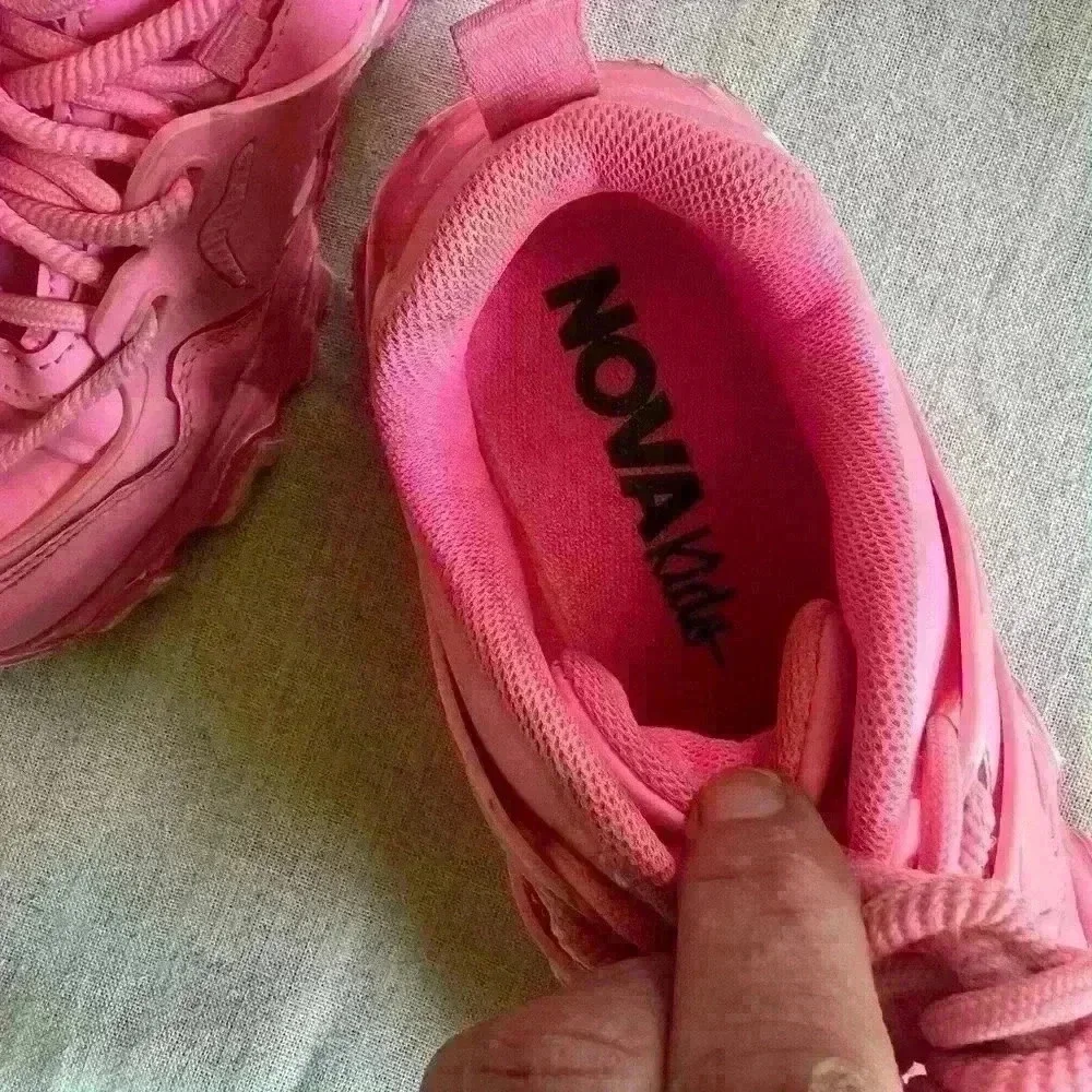 Nova Kids girl pink tennis size 4 very good condition. Pink lace up